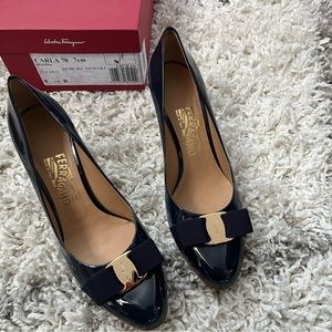 Salvatore Ferragamo Carla pump sz 8.5 （Price firm)